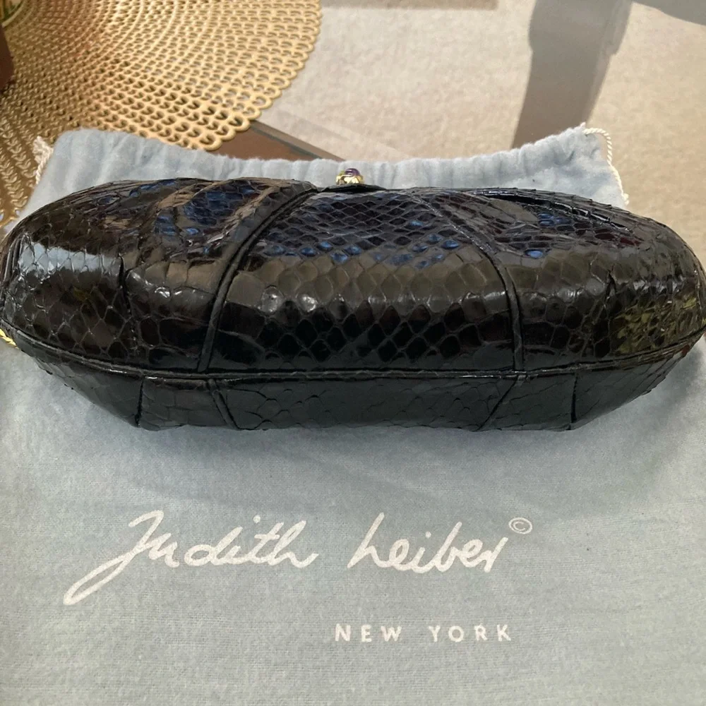 Pre-Loved Authentic Judith Leiber Black Snakeskin Shoulder/Clutch Handbag - Picture 3 of 6